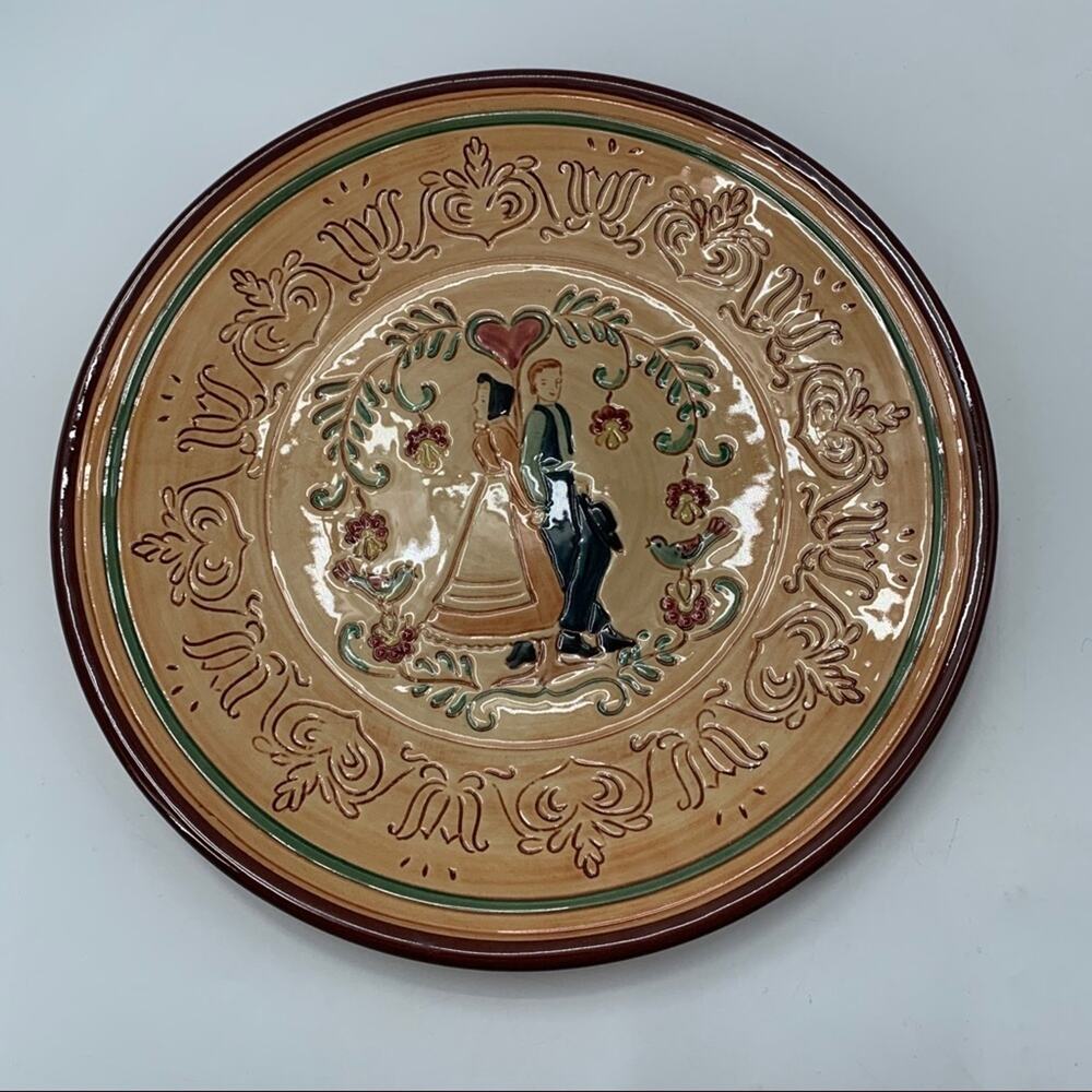 Pennsbury Pottery  Amish Couple Back To Back Pottery Hanging Plate Decor